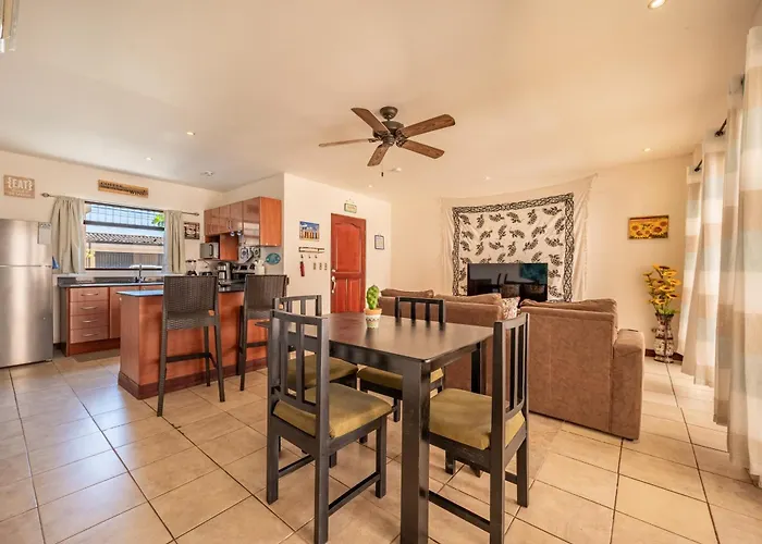 3 Mi To & Beach: Cozy 2br Holiday home Tamarindo